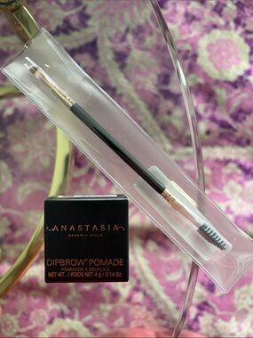 Anastasia Beverly Hills Dipbrow Pomade in Medium Brown & Dual-Ended Brow Brush